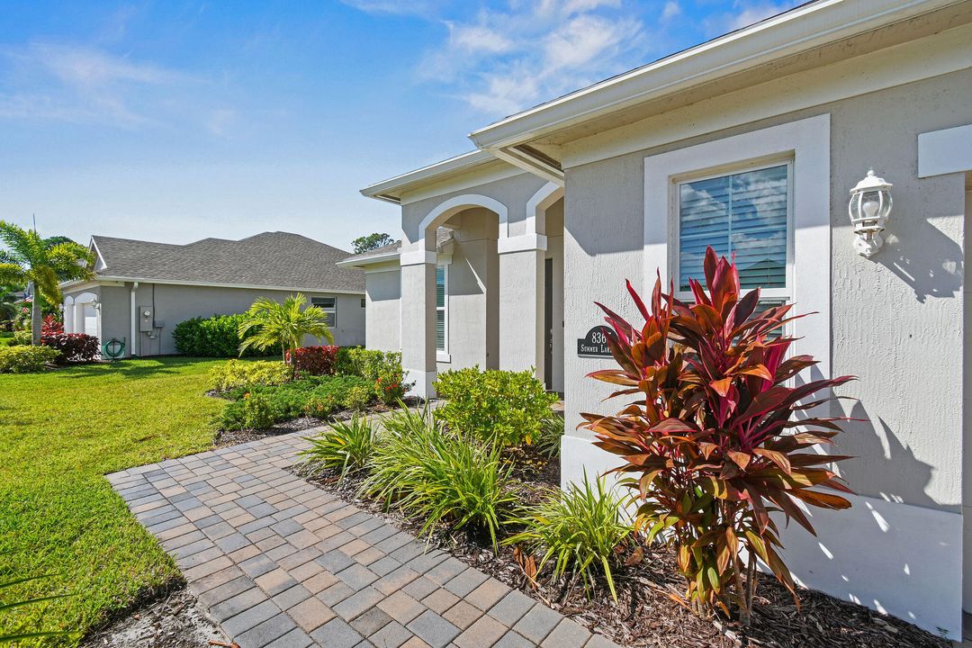 For Sale: $449,900 (2 beds, 2 baths, 1837 Square Feet)