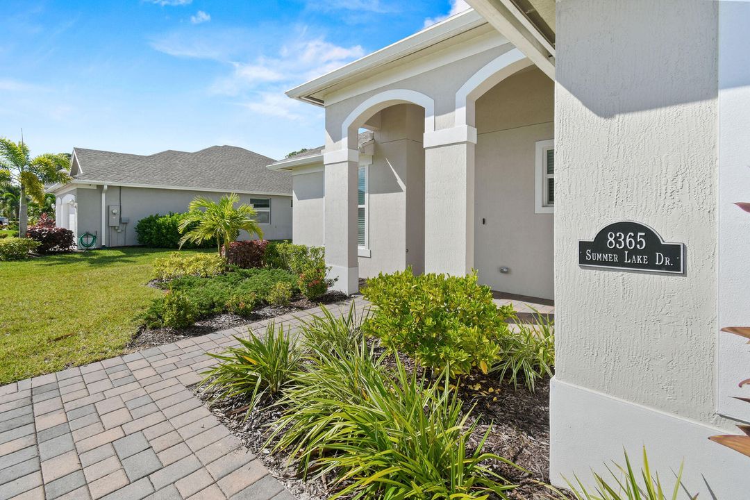 For Sale: $449,900 (2 beds, 2 baths, 1837 Square Feet)