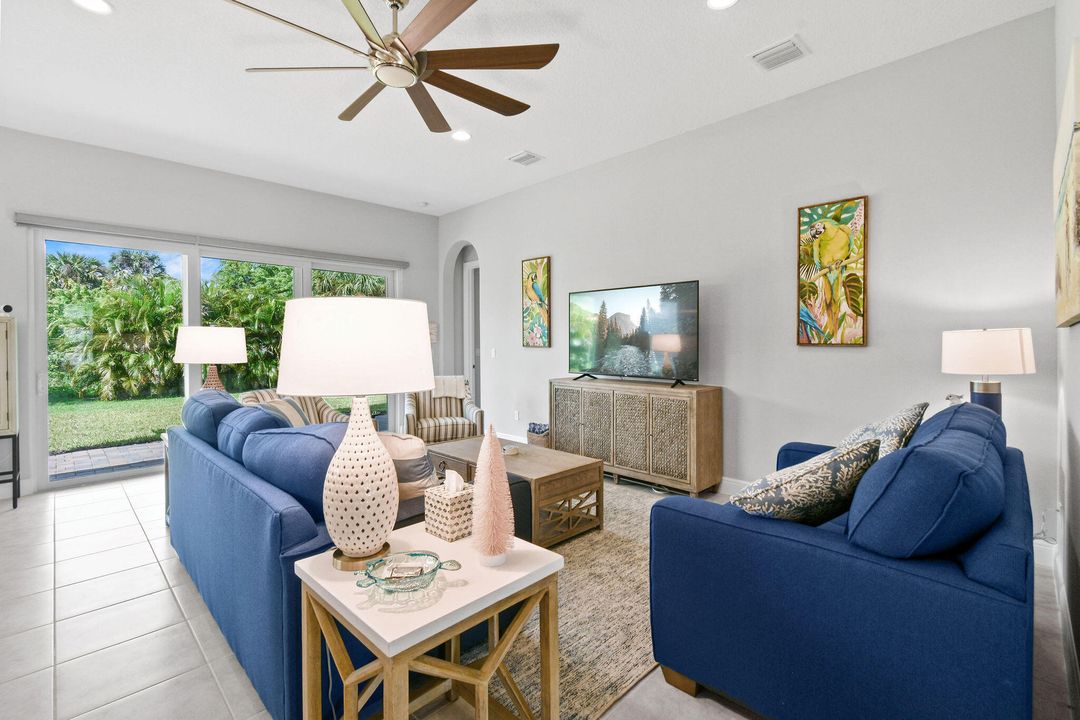 For Sale: $449,900 (2 beds, 2 baths, 1837 Square Feet)