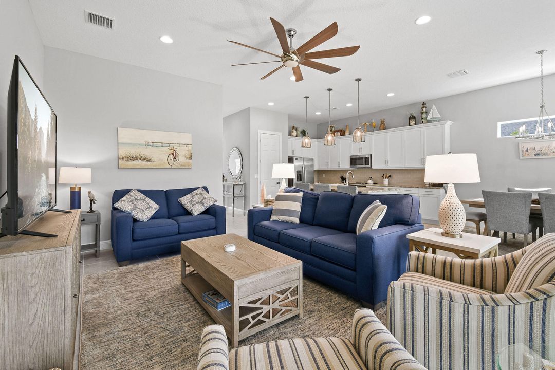 For Sale: $449,900 (2 beds, 2 baths, 1837 Square Feet)