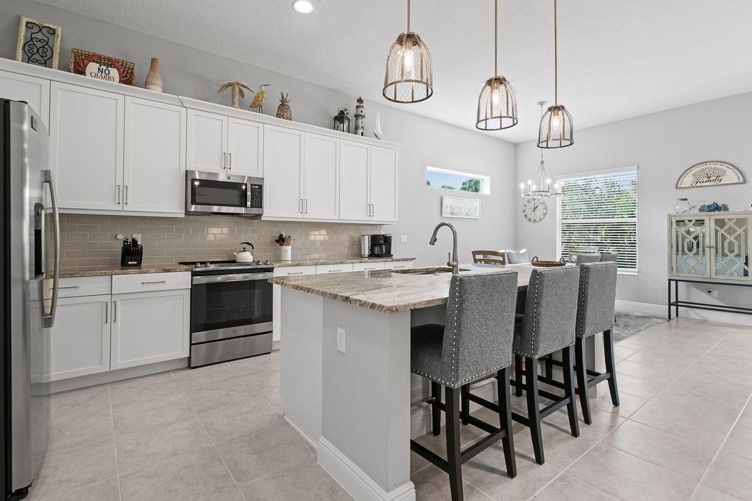 For Sale: $449,900 (2 beds, 2 baths, 1837 Square Feet)