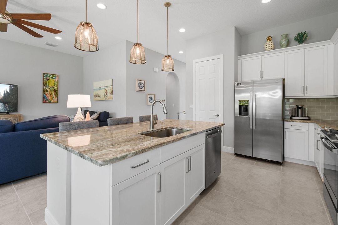 For Sale: $449,900 (2 beds, 2 baths, 1837 Square Feet)