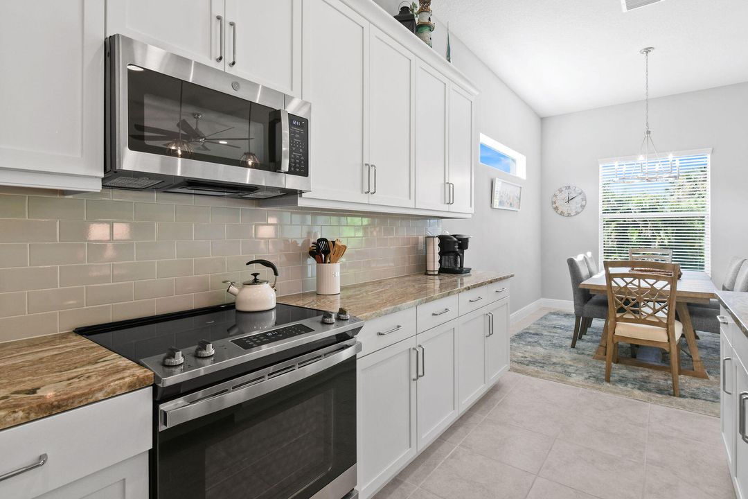 For Sale: $449,900 (2 beds, 2 baths, 1837 Square Feet)