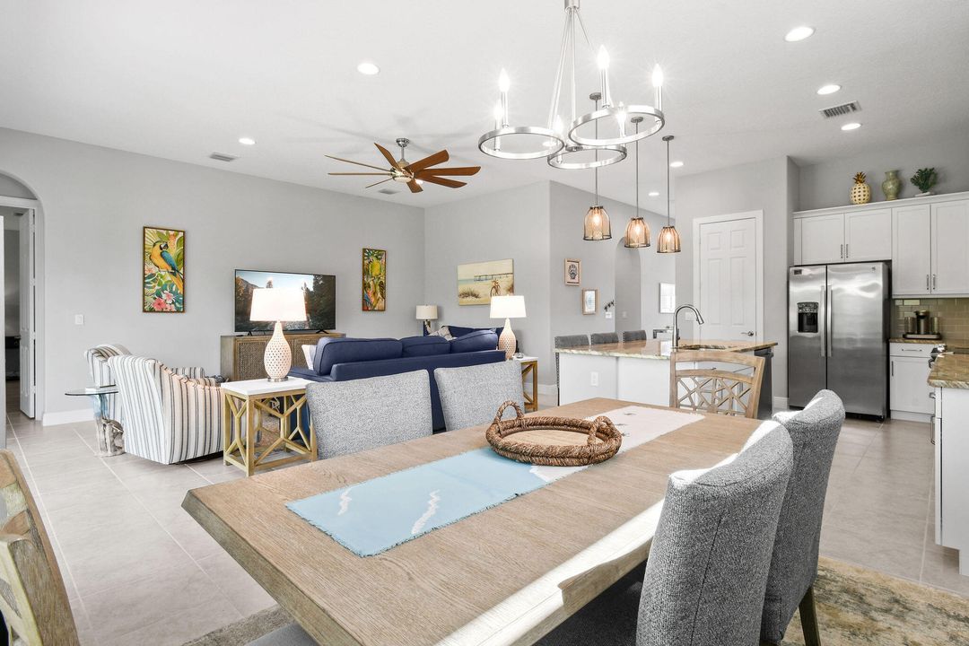 For Sale: $449,900 (2 beds, 2 baths, 1837 Square Feet)