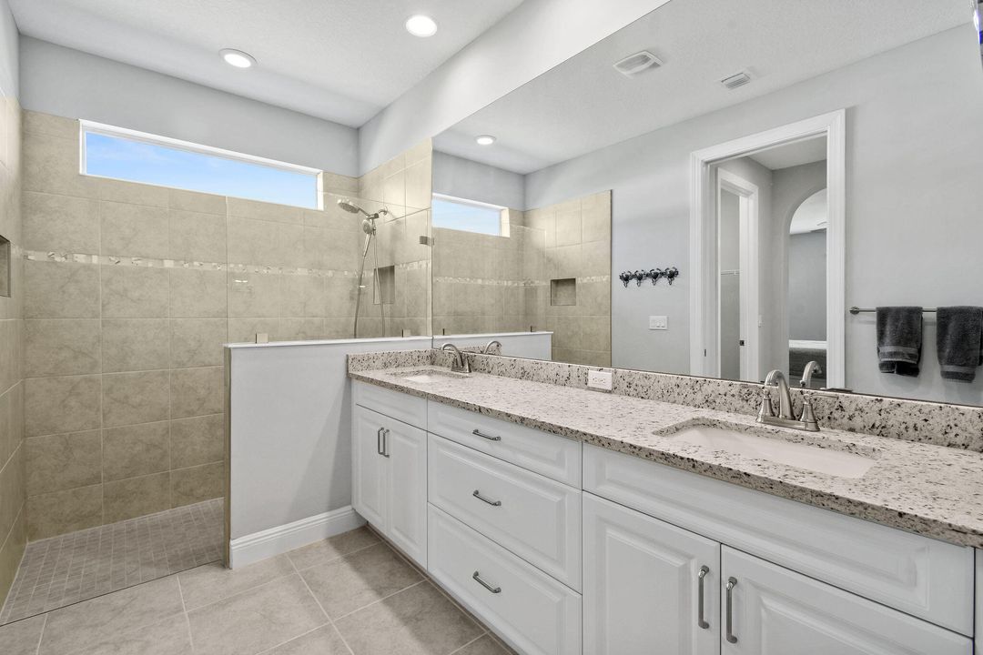 For Sale: $449,900 (2 beds, 2 baths, 1837 Square Feet)