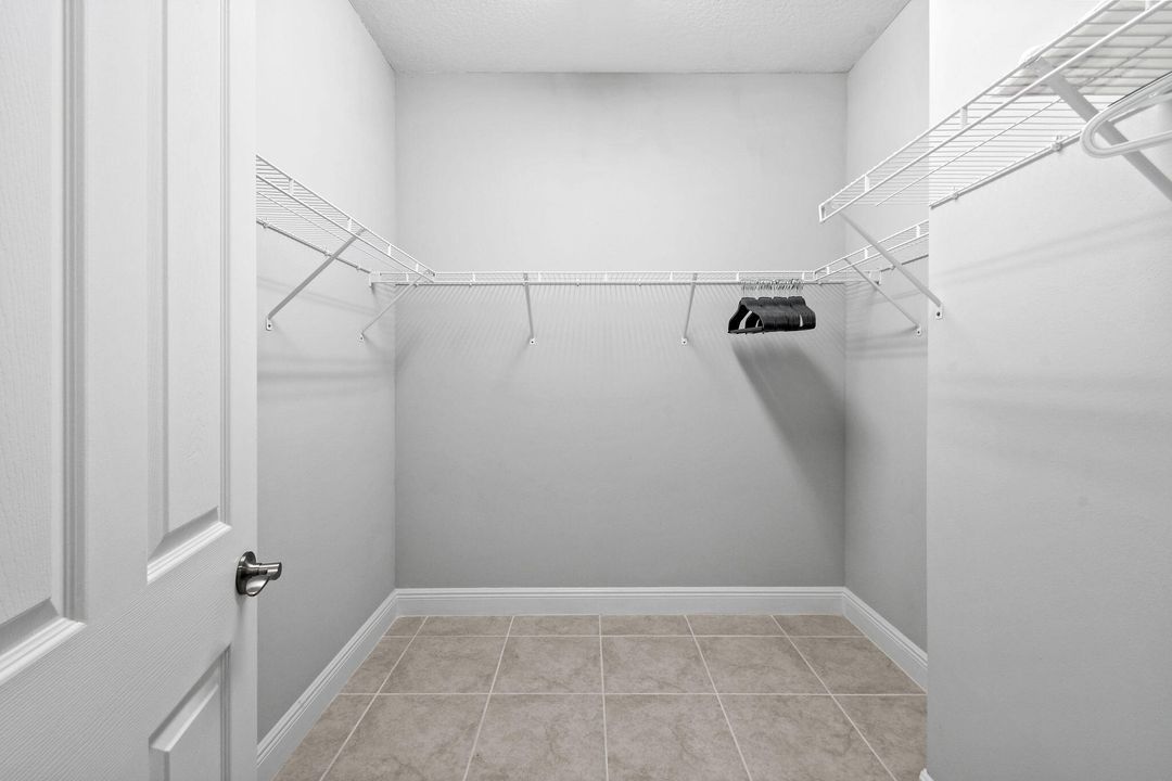 For Sale: $449,900 (2 beds, 2 baths, 1837 Square Feet)