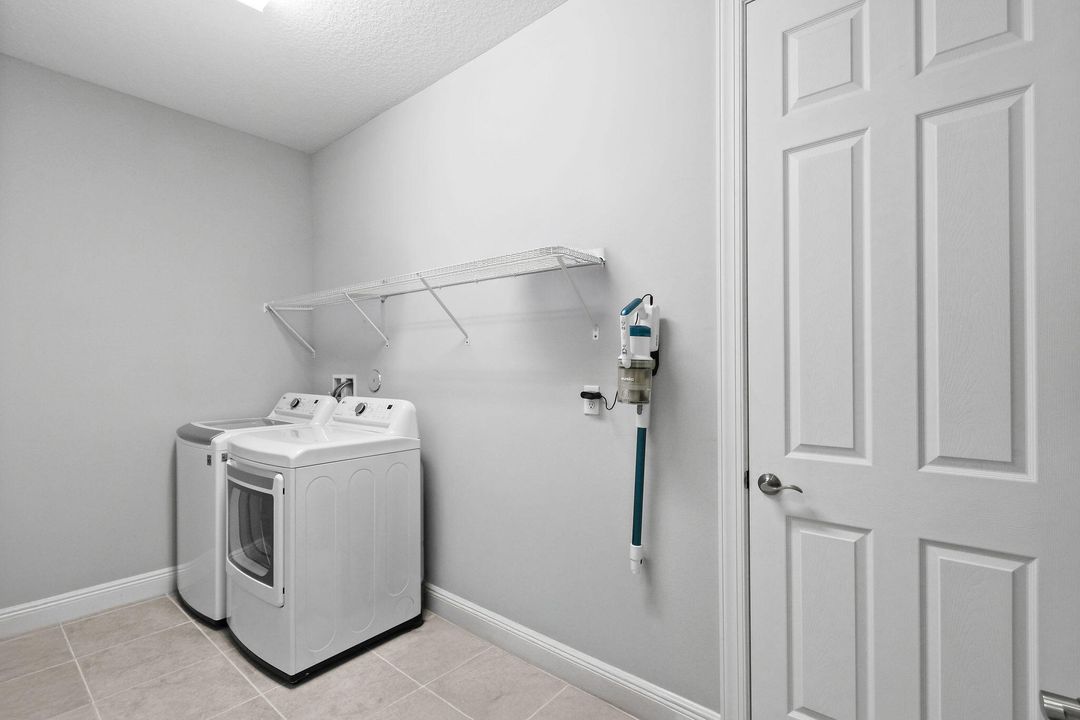 For Sale: $449,900 (2 beds, 2 baths, 1837 Square Feet)