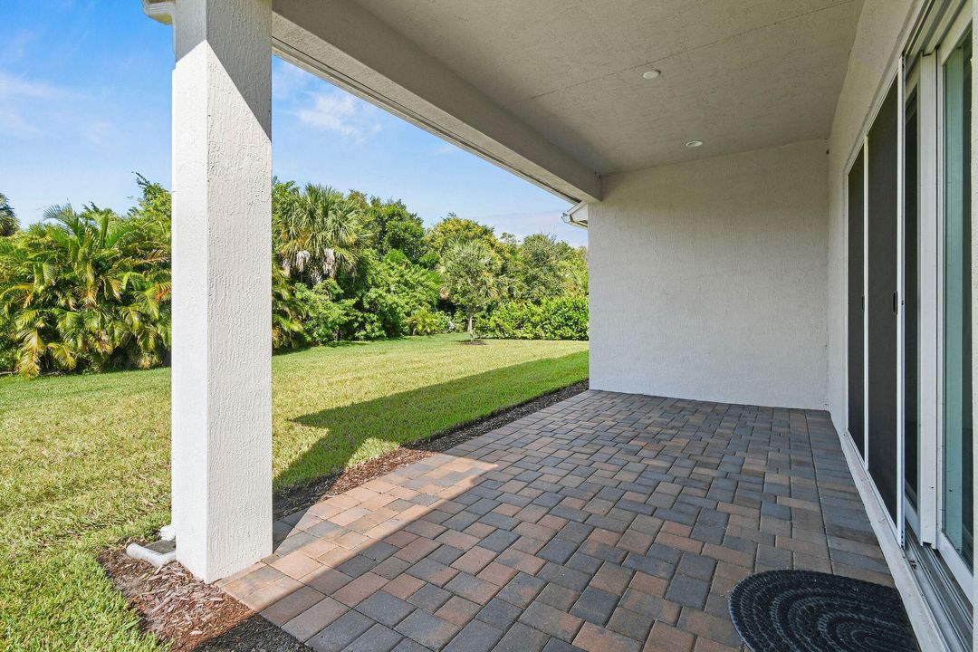 For Sale: $449,900 (2 beds, 2 baths, 1837 Square Feet)