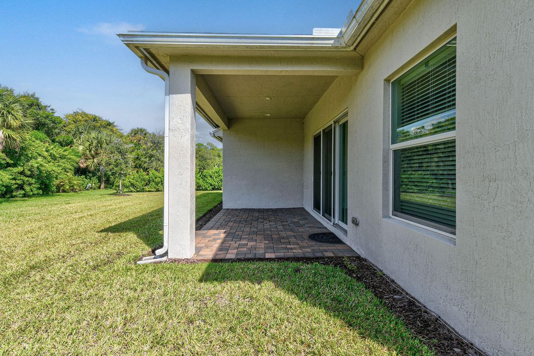 For Sale: $449,900 (2 beds, 2 baths, 1837 Square Feet)