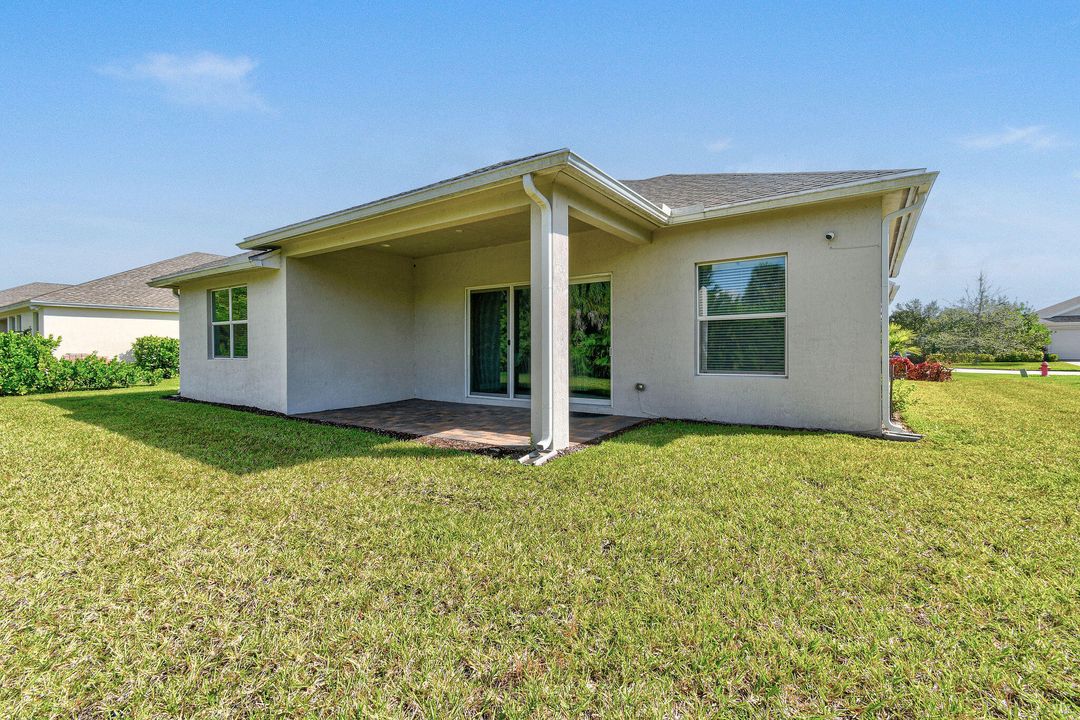 For Sale: $449,900 (2 beds, 2 baths, 1837 Square Feet)