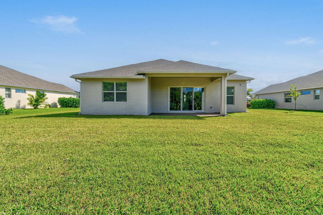 For Sale: $449,900 (2 beds, 2 baths, 1837 Square Feet)