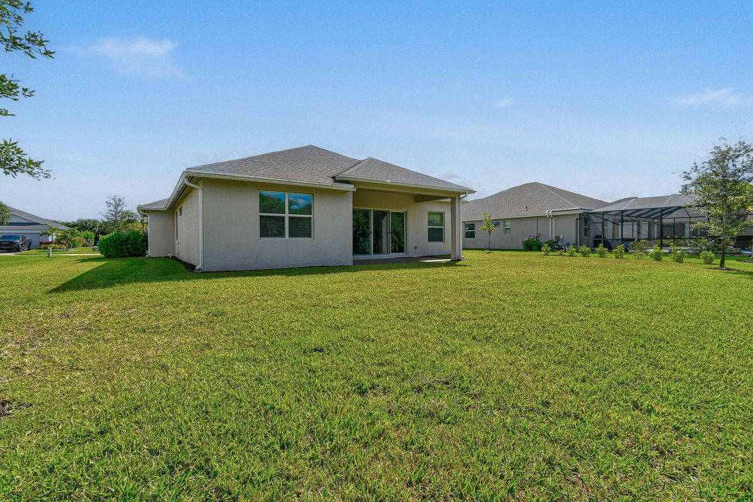 For Sale: $449,900 (2 beds, 2 baths, 1837 Square Feet)