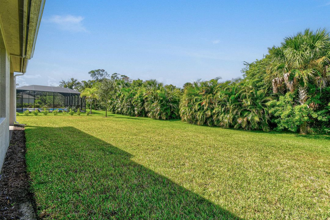 For Sale: $449,900 (2 beds, 2 baths, 1837 Square Feet)