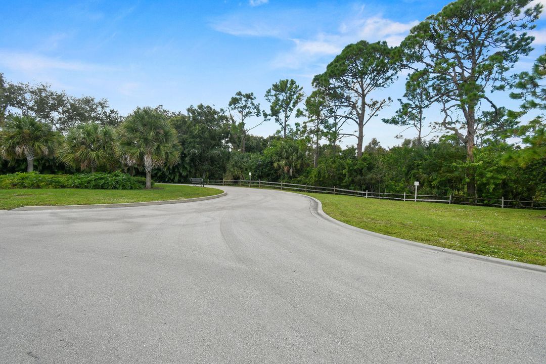 For Sale: $449,900 (2 beds, 2 baths, 1837 Square Feet)