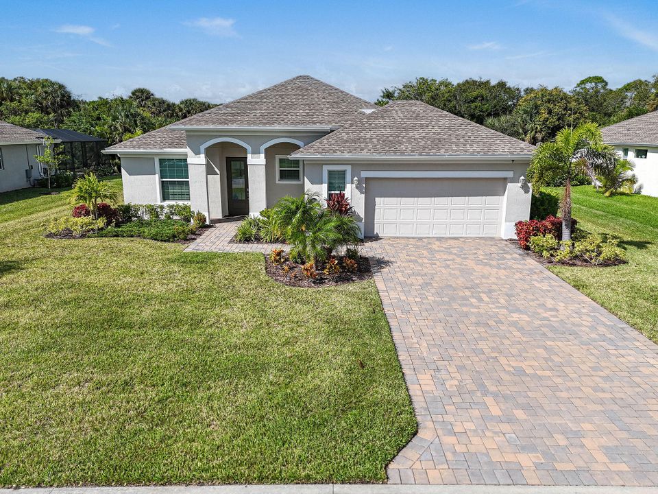 For Sale: $449,900 (2 beds, 2 baths, 1837 Square Feet)