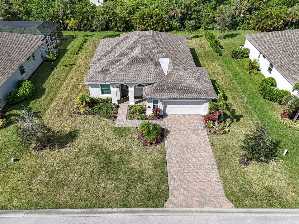 For Sale: $449,900 (2 beds, 2 baths, 1837 Square Feet)