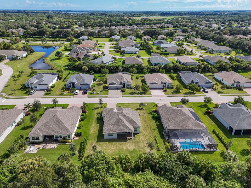 For Sale: $449,900 (2 beds, 2 baths, 1837 Square Feet)