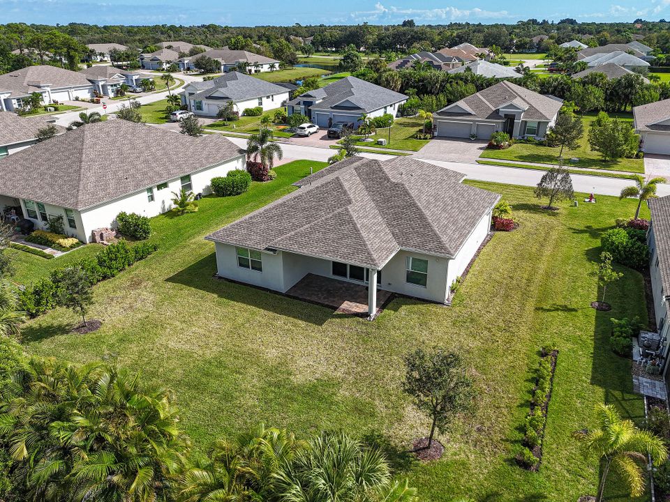 For Sale: $449,900 (2 beds, 2 baths, 1837 Square Feet)