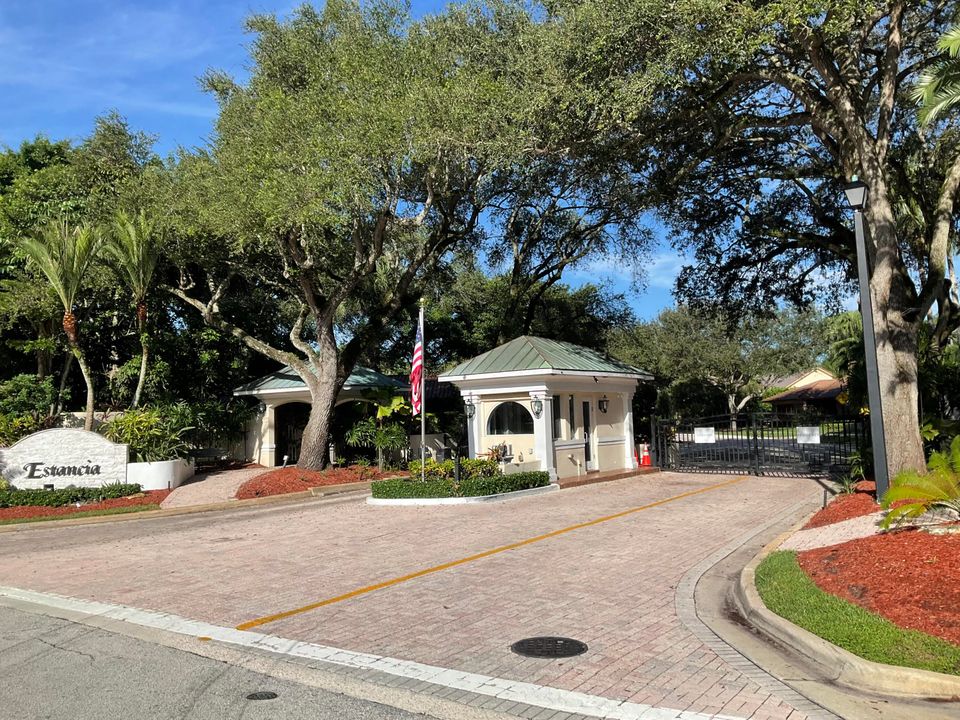 Active With Contract: $1,350,000 (4 beds, 4 baths, 2533 Square Feet)