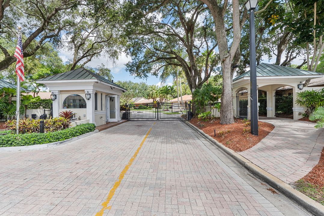 Active With Contract: $1,350,000 (4 beds, 4 baths, 2533 Square Feet)