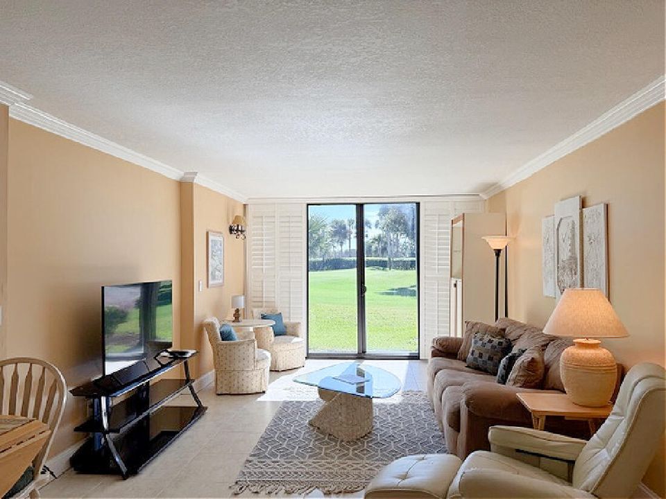 Active With Contract: $199,000 (1 beds, 1 baths, 689 Square Feet)