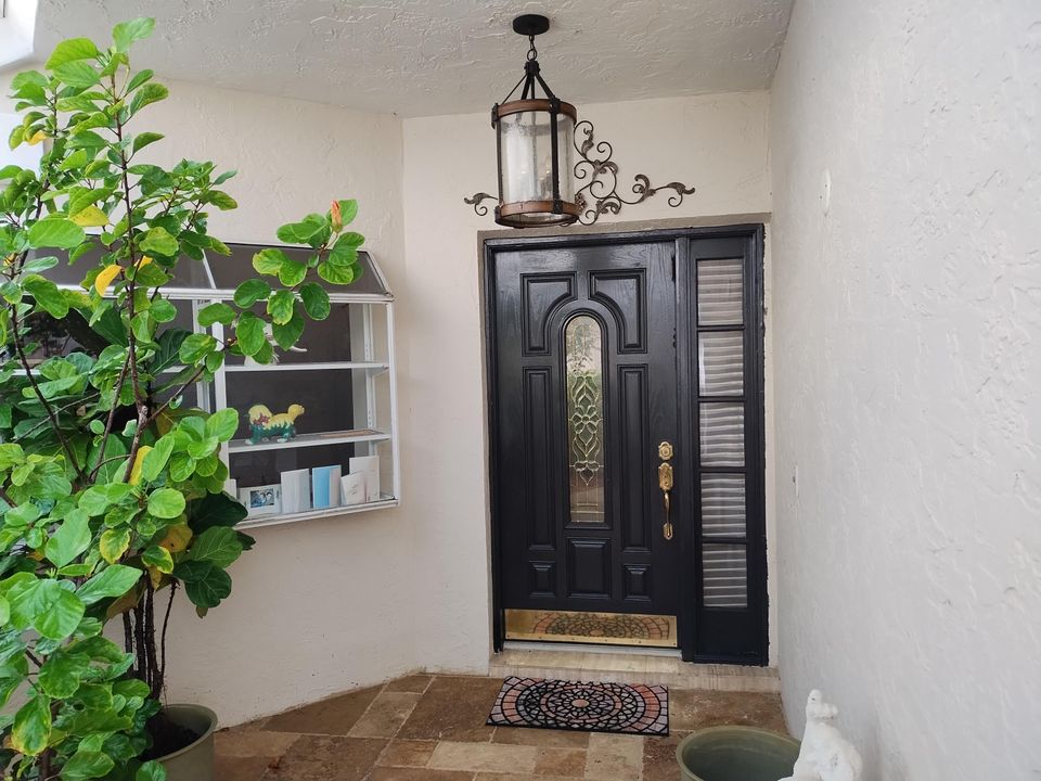 For Sale: $539,000 (2 beds, 2 baths, 2093 Square Feet)