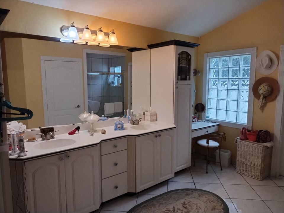 For Sale: $539,000 (2 beds, 2 baths, 2093 Square Feet)