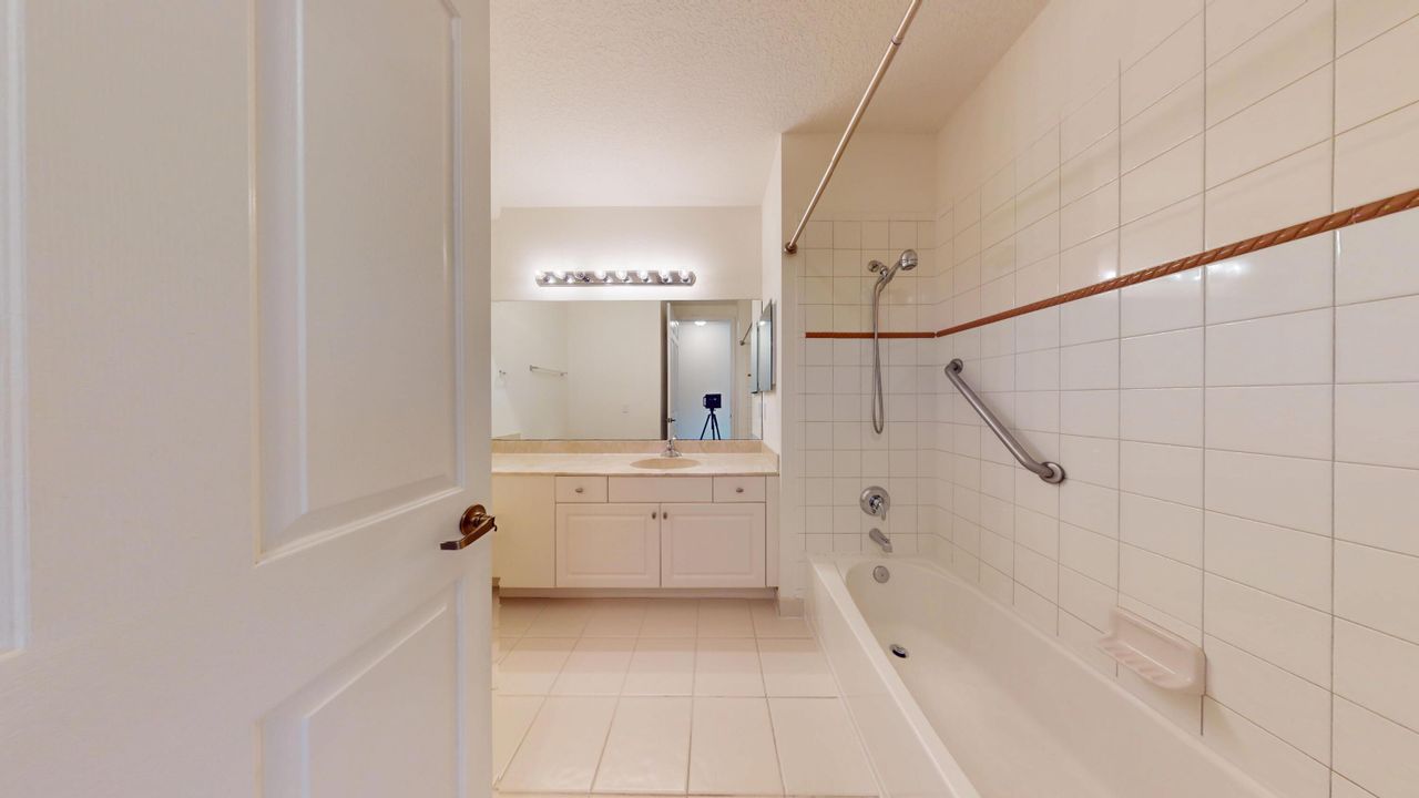 For Rent: $2,875 (3 beds, 2 baths, 1856 Square Feet)