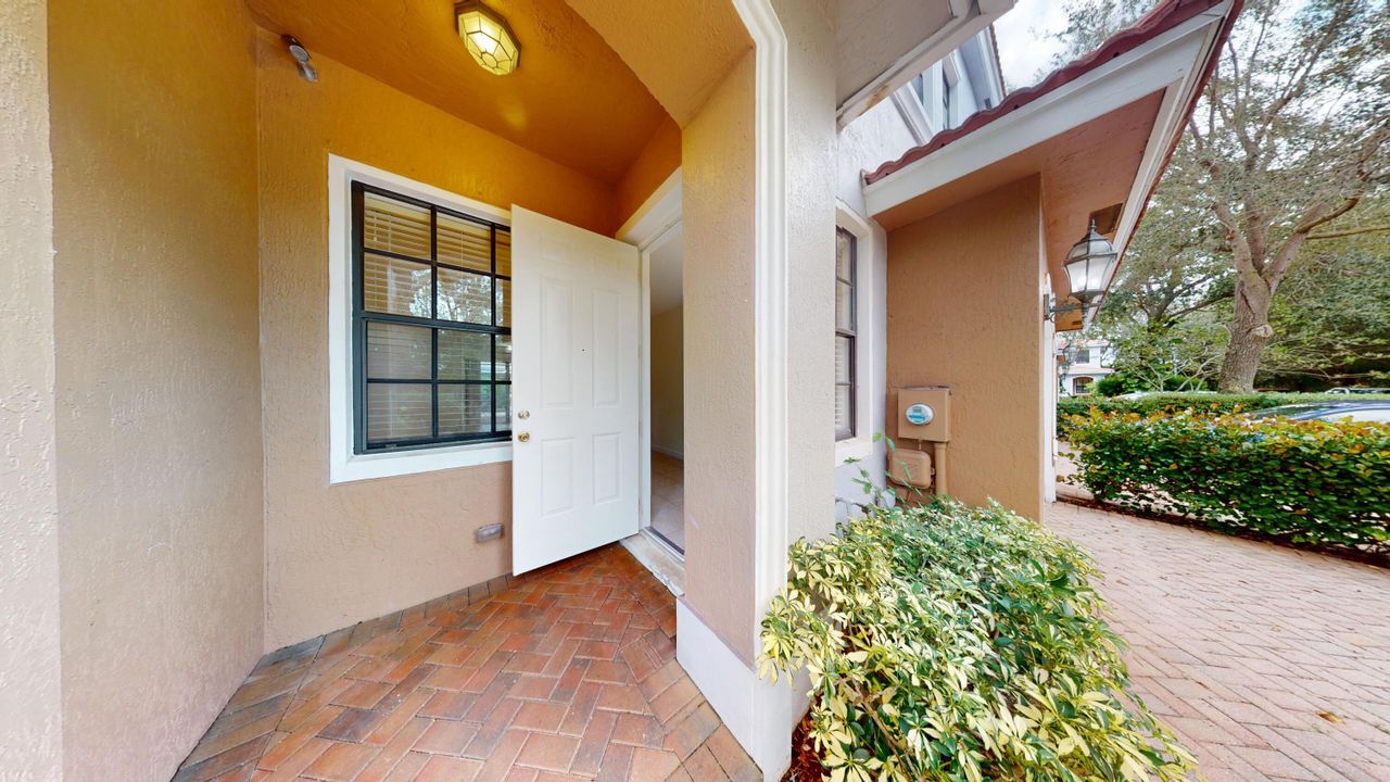 For Rent: $2,875 (3 beds, 2 baths, 1856 Square Feet)