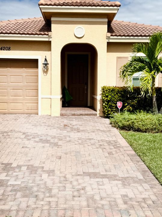 For Rent: $2,600 (3 beds, 2 baths, 1512 Square Feet)