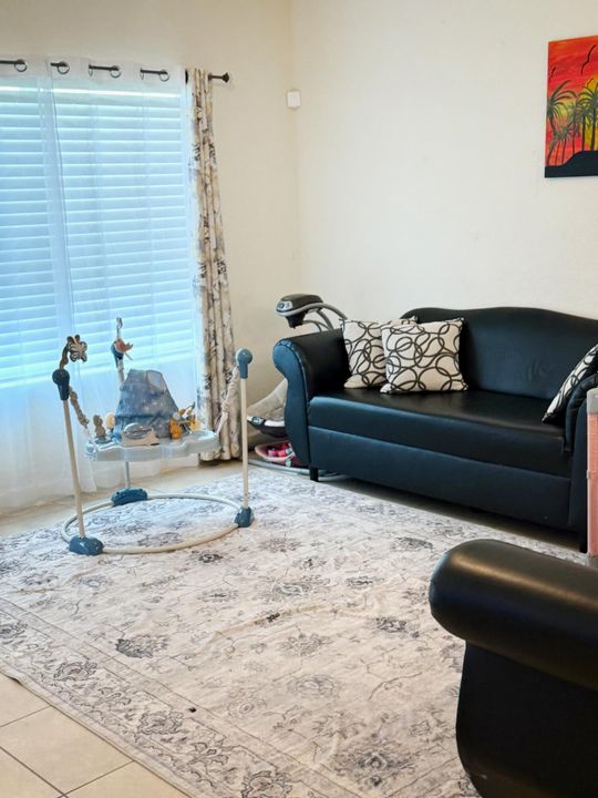 For Rent: $2,600 (3 beds, 2 baths, 1512 Square Feet)