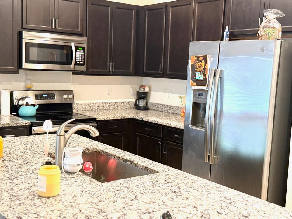 For Rent: $2,600 (3 beds, 2 baths, 1512 Square Feet)