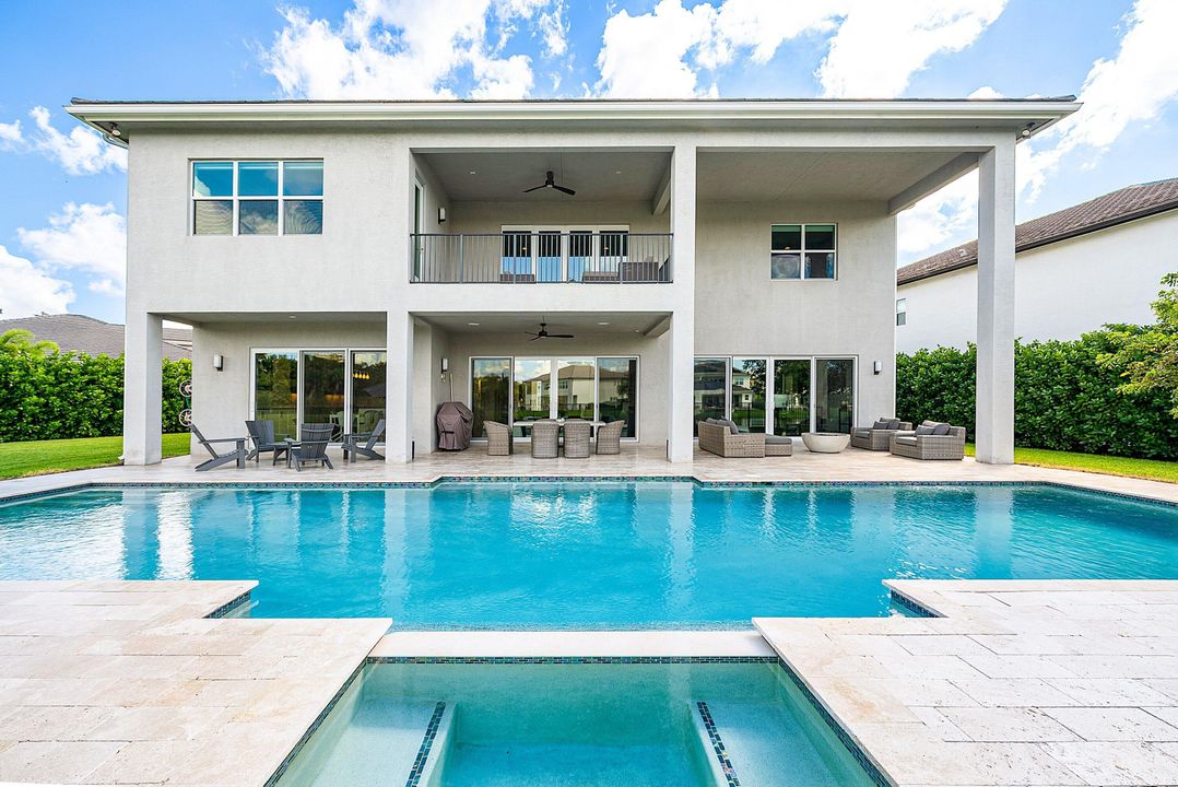 В аренду: $17,000 (5 спален, 5 ванн, 5757 Квадратных фут)