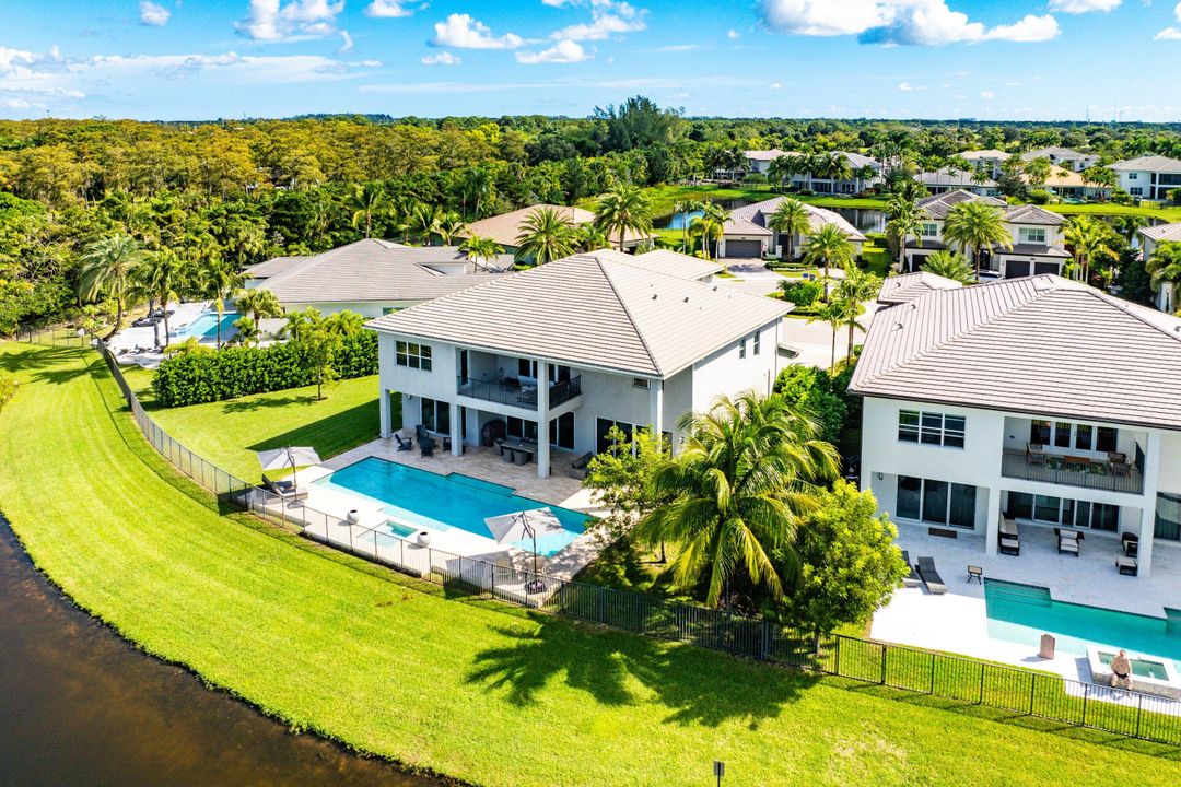 В аренду: $17,000 (5 спален, 5 ванн, 5757 Квадратных фут)