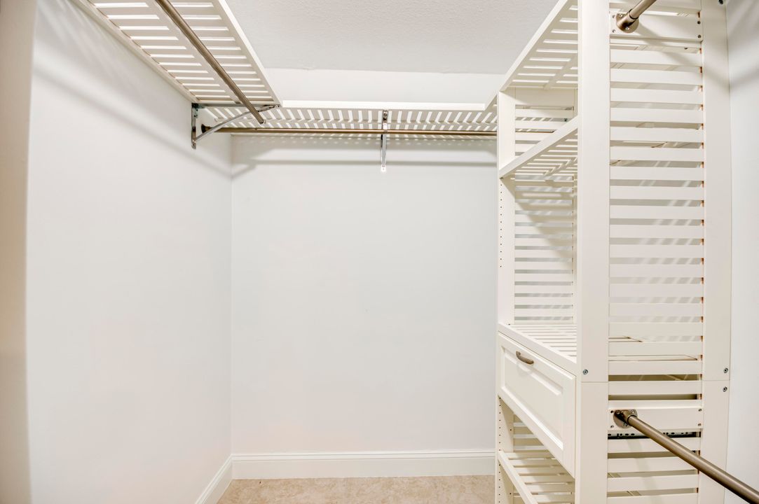 For Sale: $249,990 (2 beds, 2 baths, 990 Square Feet)