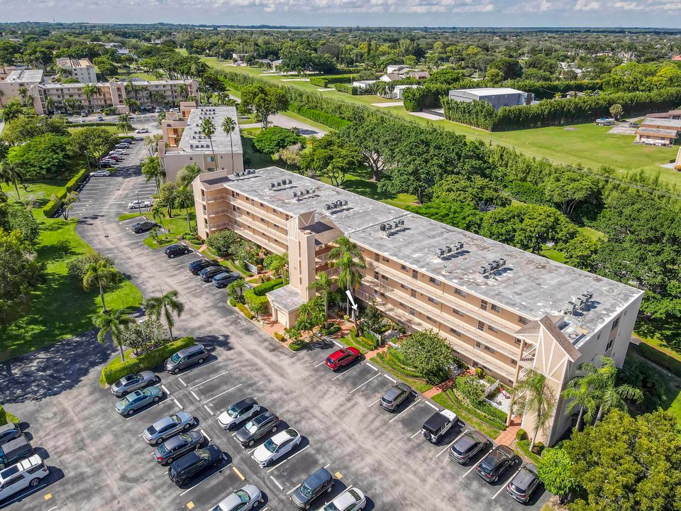 For Sale: $249,990 (2 beds, 2 baths, 990 Square Feet)