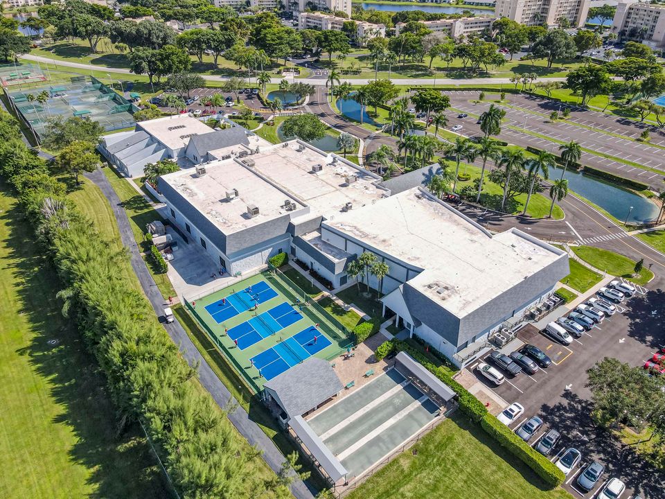 For Sale: $249,990 (2 beds, 2 baths, 990 Square Feet)