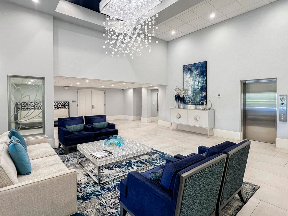 For Sale: $249,990 (2 beds, 2 baths, 990 Square Feet)