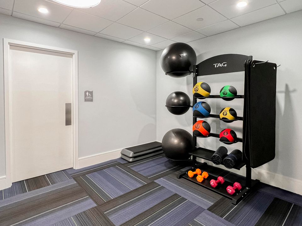 For Sale: $249,990 (2 beds, 2 baths, 990 Square Feet)