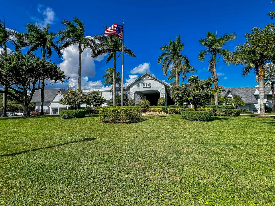 For Sale: $249,990 (2 beds, 2 baths, 990 Square Feet)