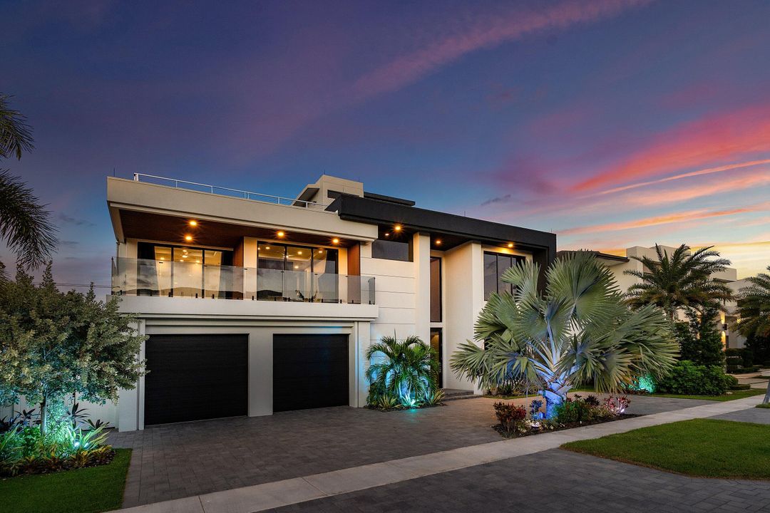 For Sale: $6,895,000 (6 beds, 6 baths, 4916 Square Feet)