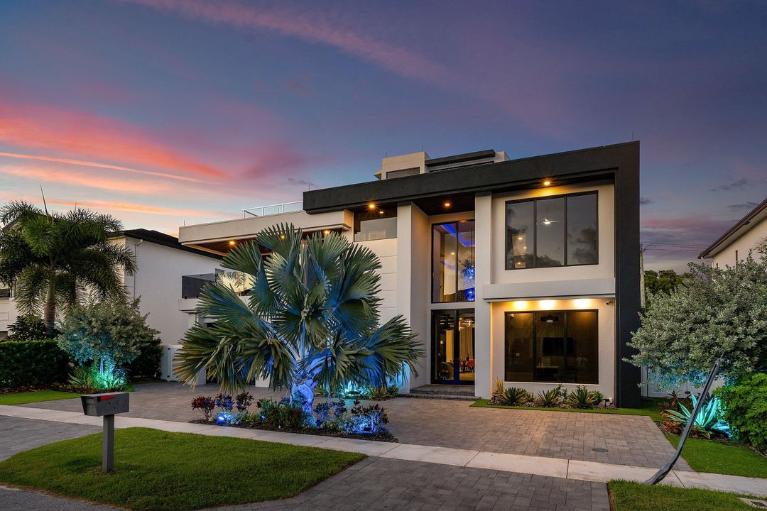 For Sale: $6,895,000 (6 beds, 6 baths, 4916 Square Feet)