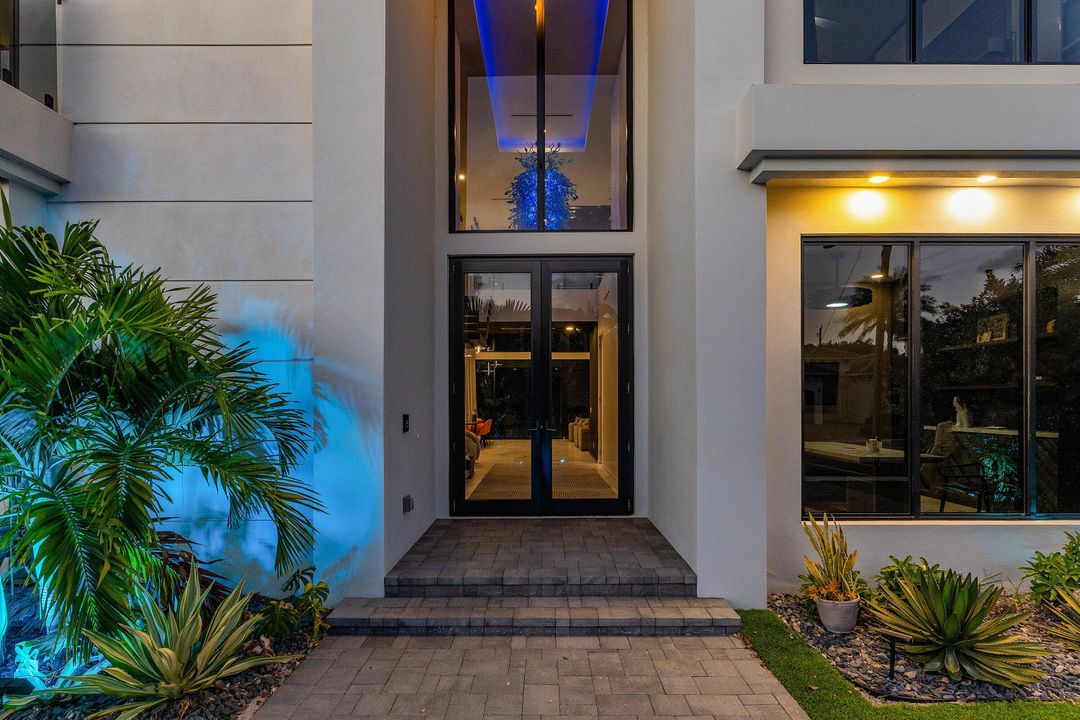 For Sale: $6,895,000 (6 beds, 6 baths, 4916 Square Feet)