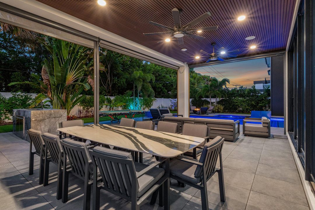 For Sale: $6,895,000 (6 beds, 6 baths, 4916 Square Feet)