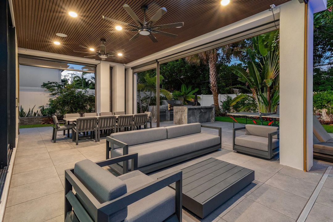 For Sale: $6,895,000 (6 beds, 6 baths, 4916 Square Feet)