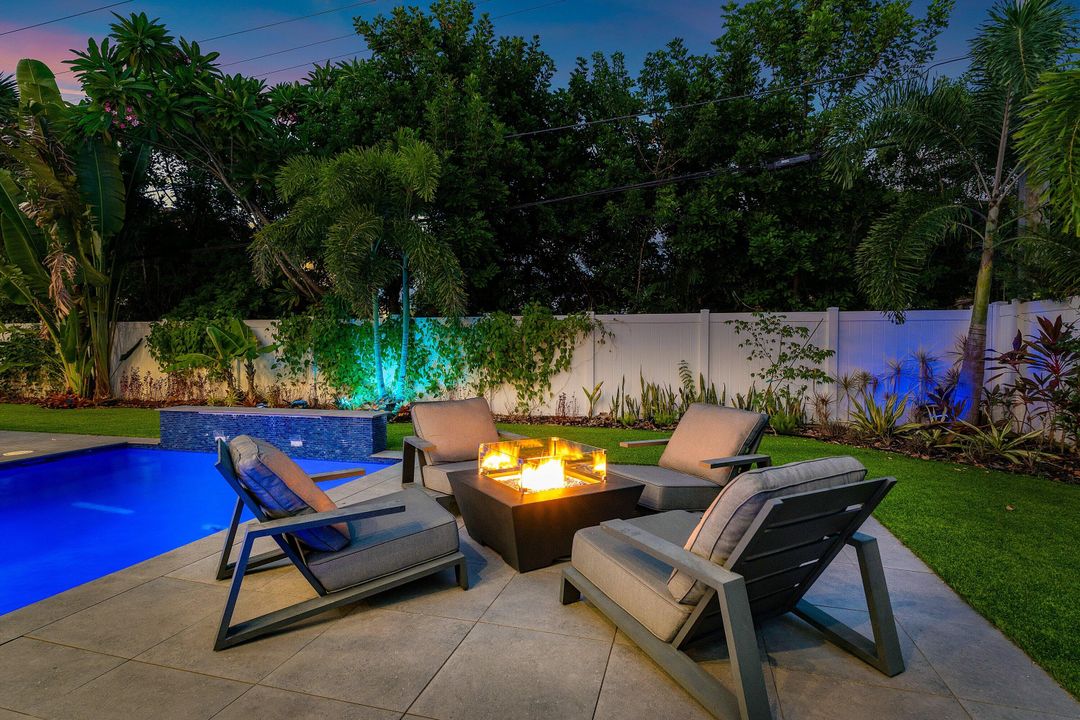 For Sale: $6,895,000 (6 beds, 6 baths, 4916 Square Feet)