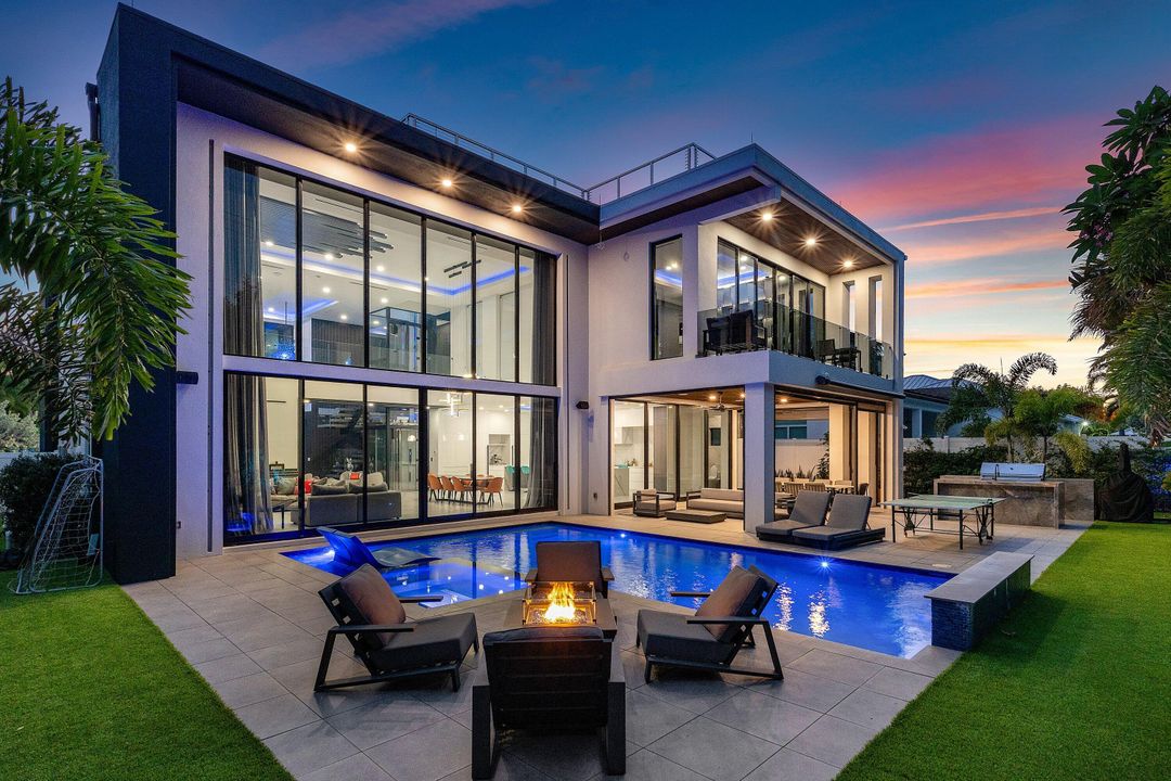 For Sale: $6,895,000 (6 beds, 6 baths, 4916 Square Feet)