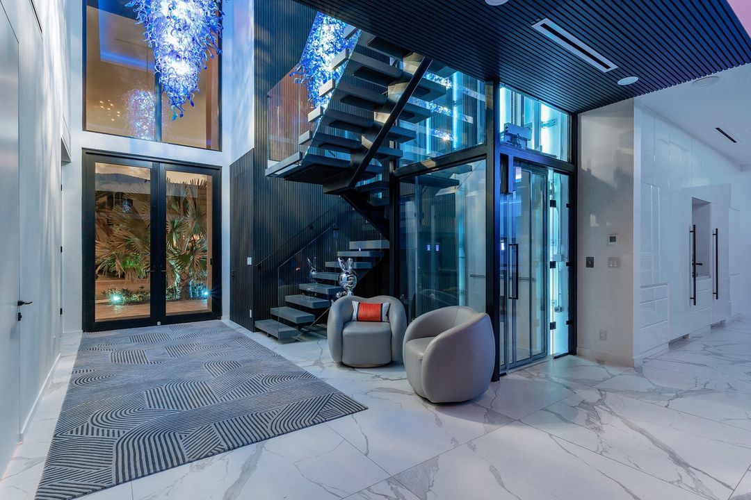 For Sale: $6,895,000 (6 beds, 6 baths, 4916 Square Feet)