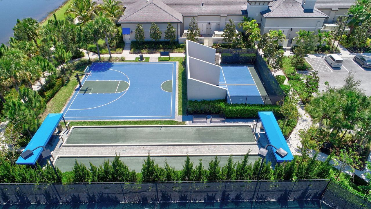 For Sale: $1,500,000 (3 beds, 3 baths, 2685 Square Feet)