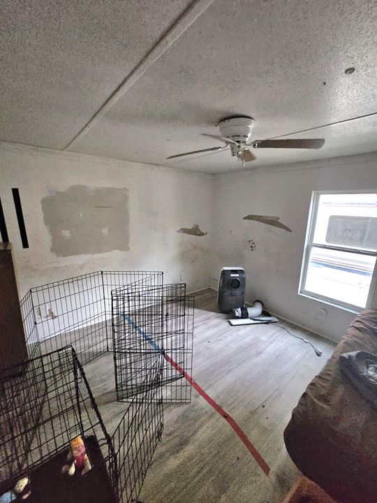 Active With Contract: $164,000 (4 beds, 2 baths, 1248 Square Feet)